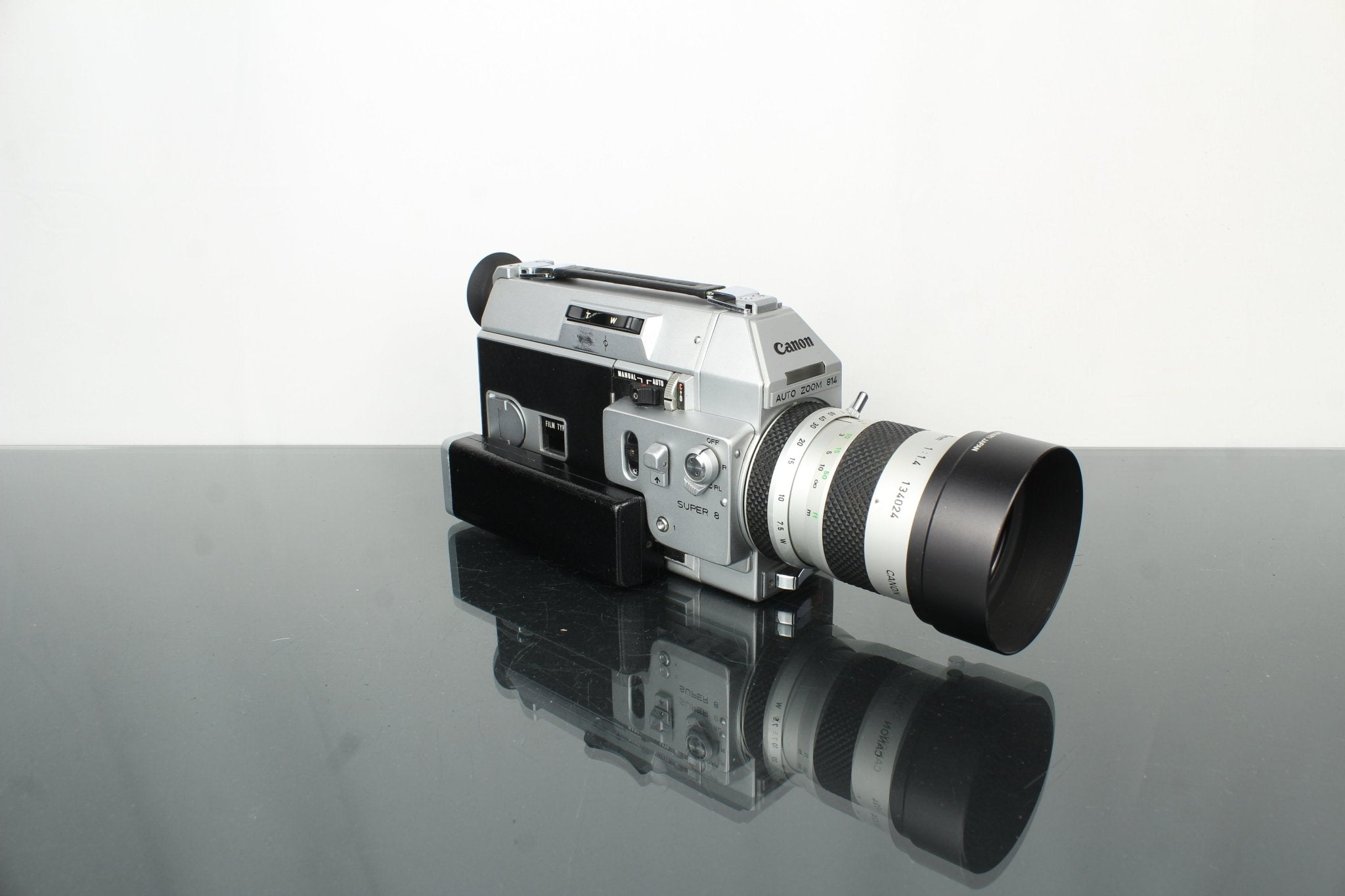 Canon Super 8 Auto Zoom 814 – Dutch|Thrift