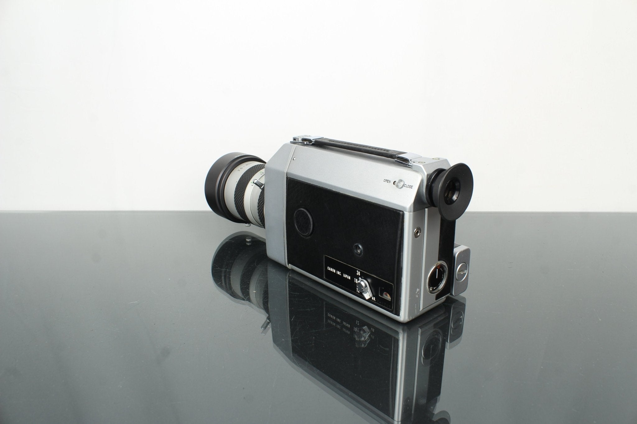 Canon Super 8 Auto Zoom 814 – Dutch|Thrift