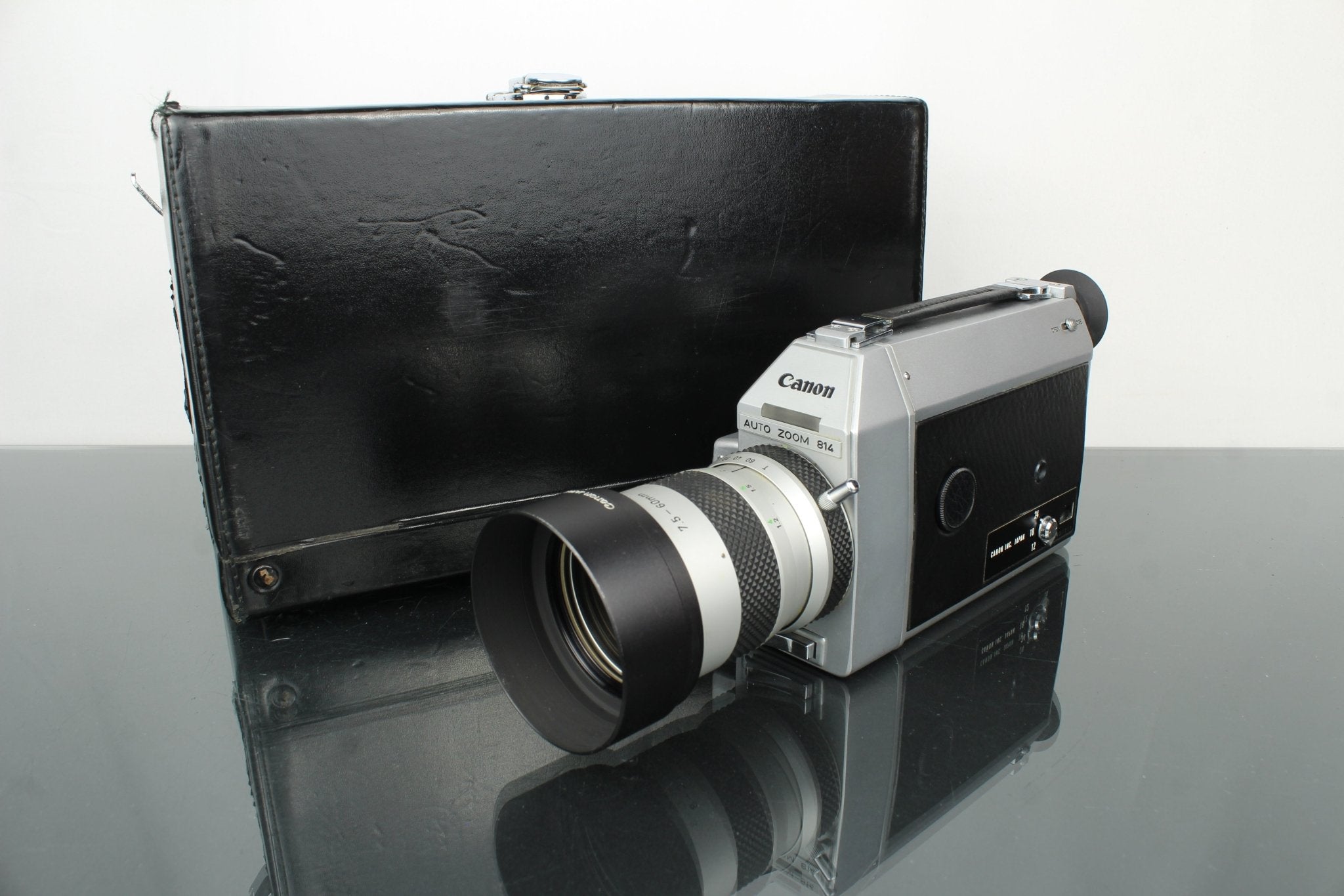 Canon Auto Zoom 814動作品／ビンテージ 8mm カメラ 動作品 Canon Auto Zoom 814 Electronic Super 8 8mm Film Movie Camera
