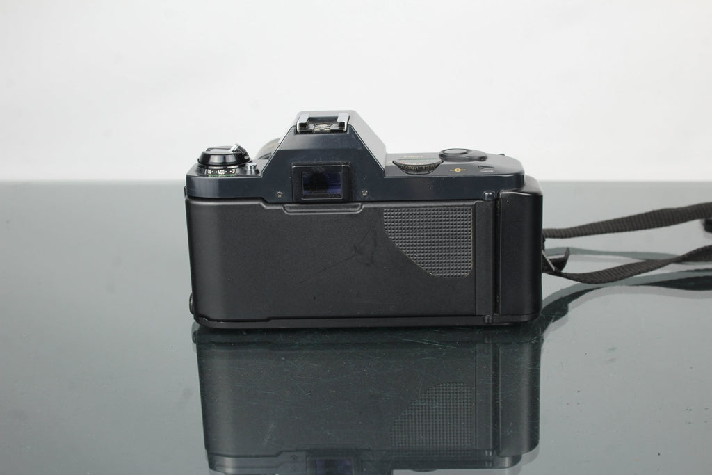 Canon T50 + Canon AC 50mm 1:1.8 lens - Dutch|Thrift