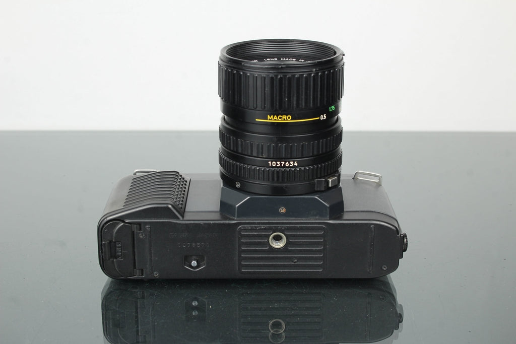 Canon T50 + Canon FD 35 - 70mm 2.5 - 4.5 lens - Dutch|Thrift