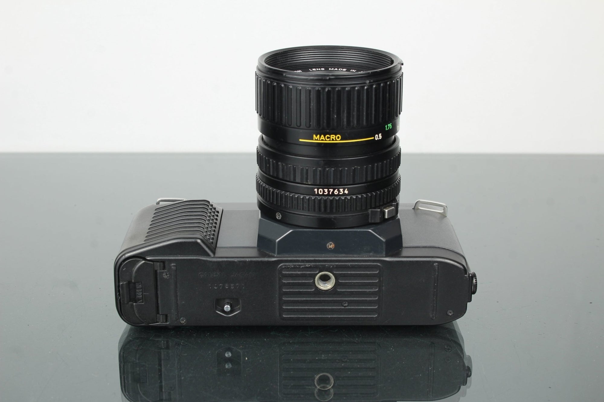 Canon T50 + Canon FD 35 - 70mm 2.5 - 4.5 lens - Dutch|Thrift