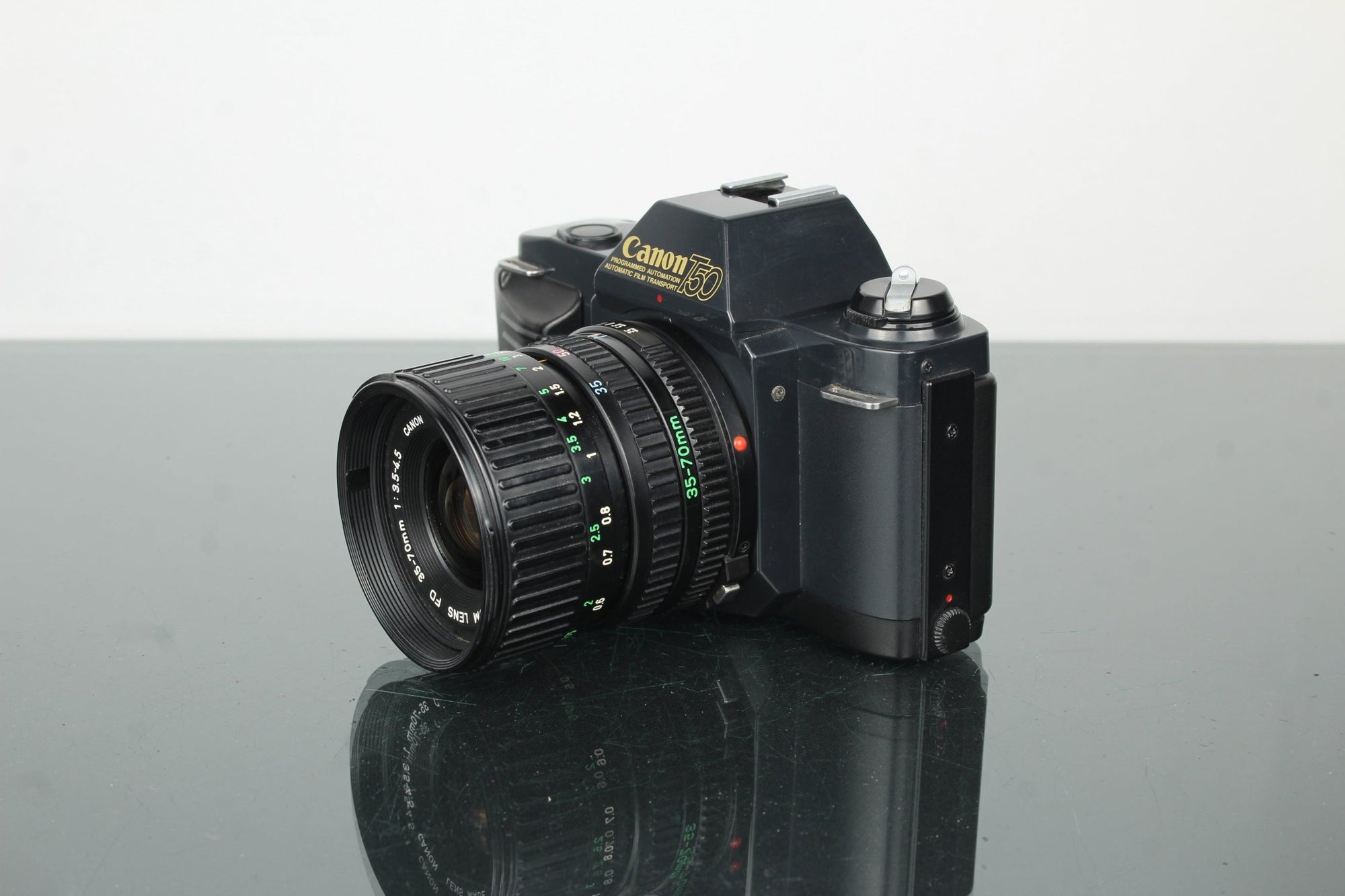Canon T50 + Canon FD 35 - 70mm 2.5 - 4.5 lens - Dutch|Thrift