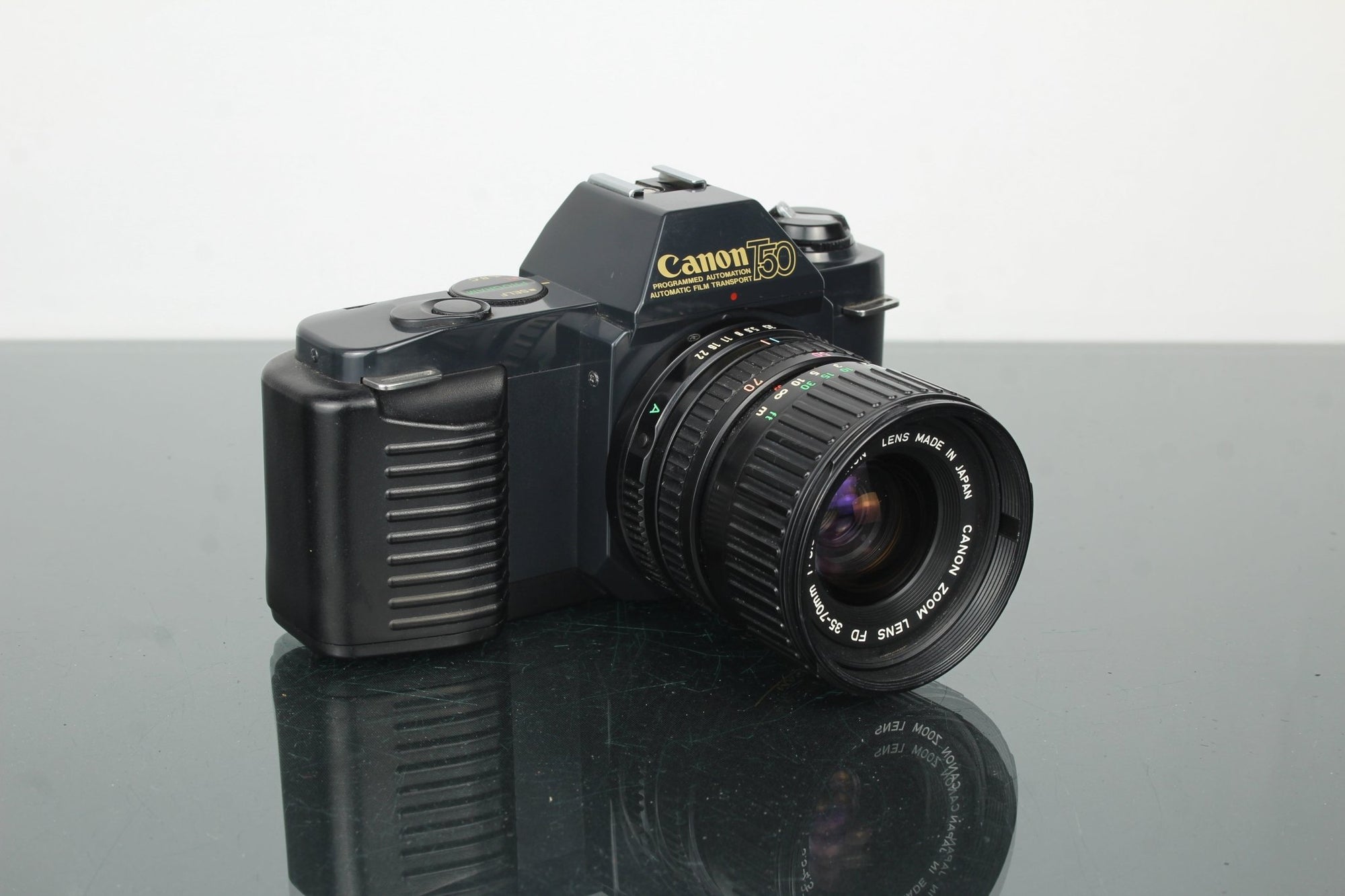 Canon T50 + Canon FD 35 - 70mm 2.5 - 4.5 lens - Dutch|Thrift