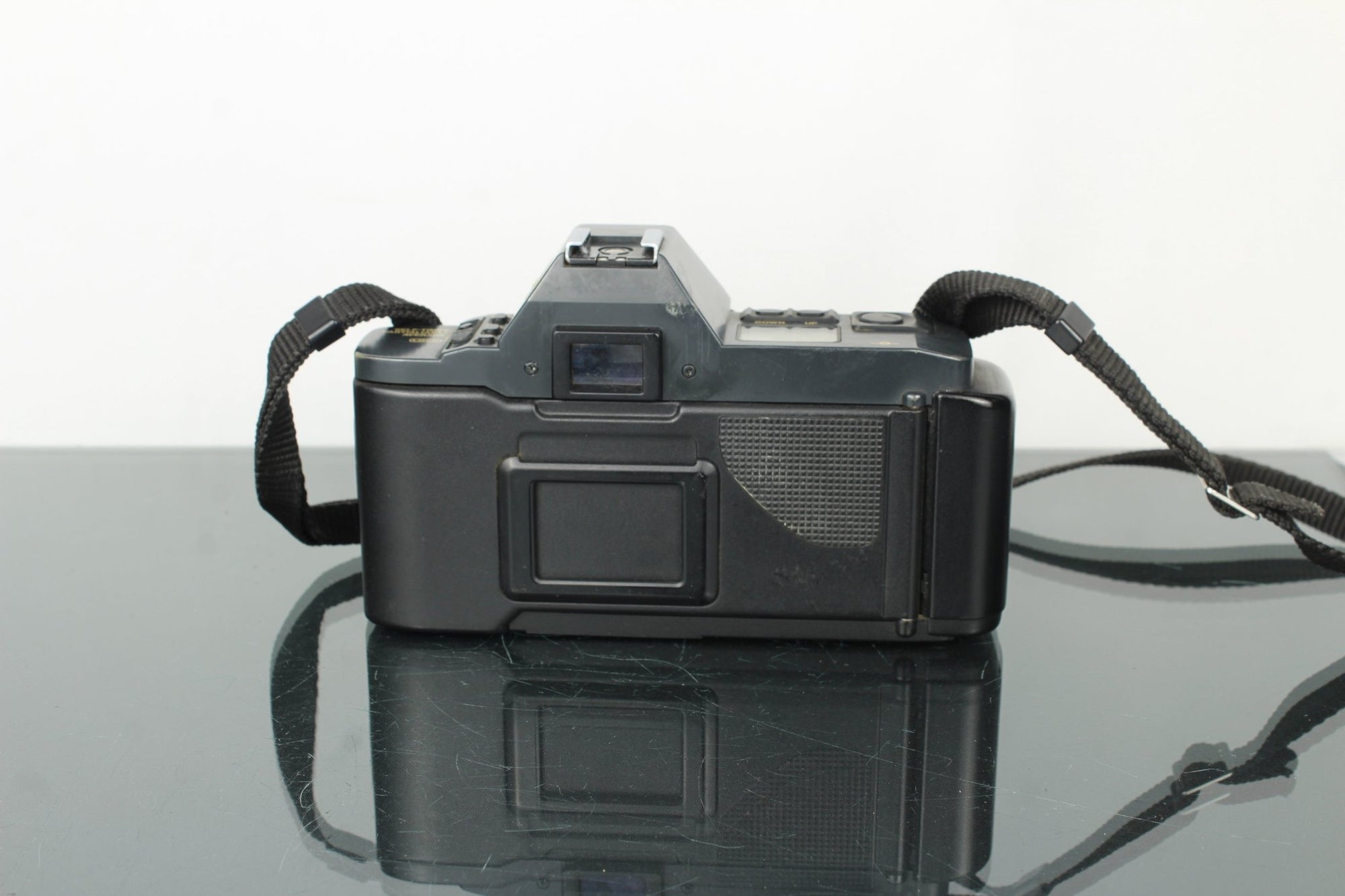 Canon T70 + 50mm 1.8 Canon FD lens - Dutch|Thrift