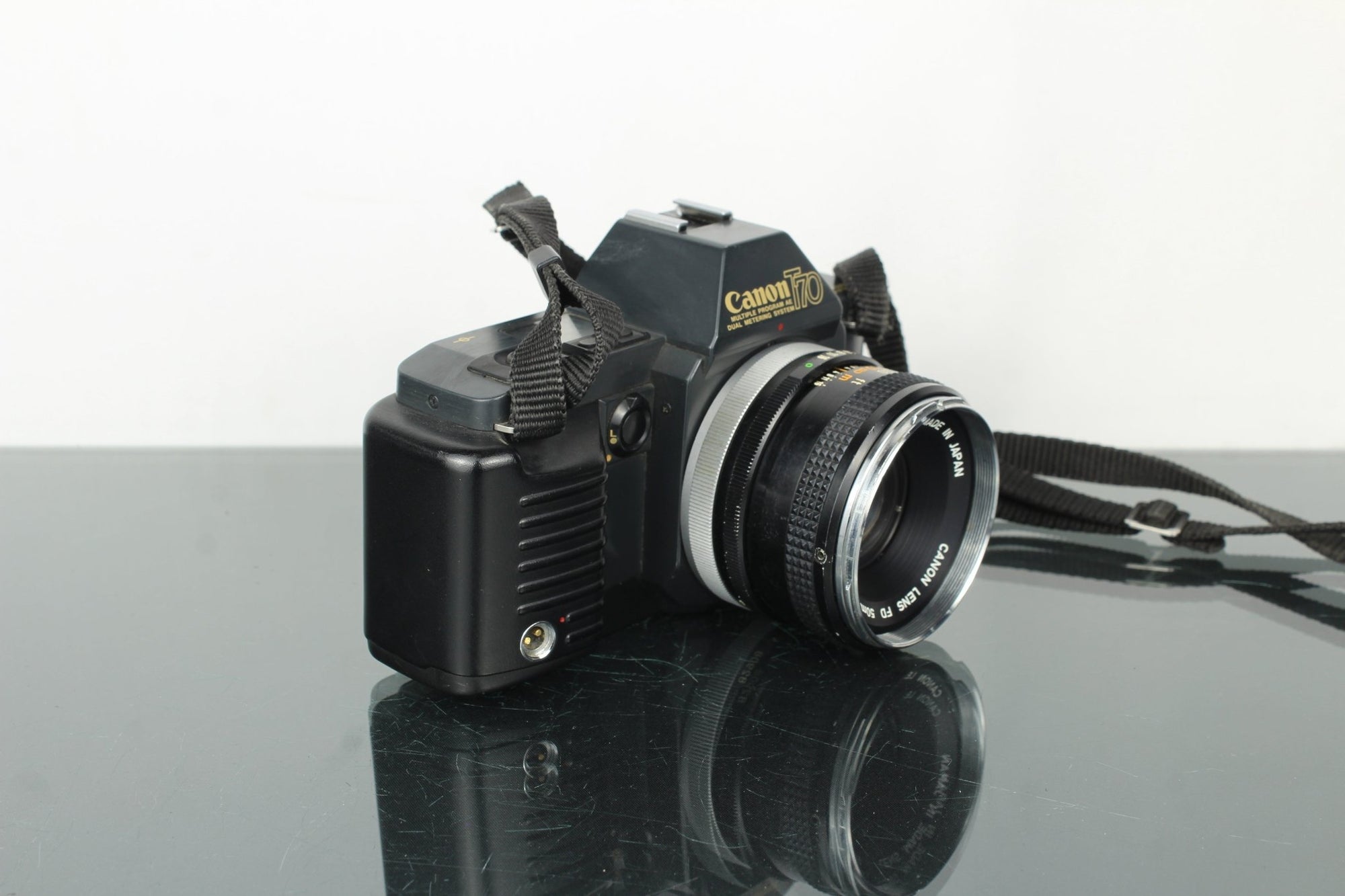 Canon T70 + 50mm 1.8 Canon FD lens - Dutch|Thrift