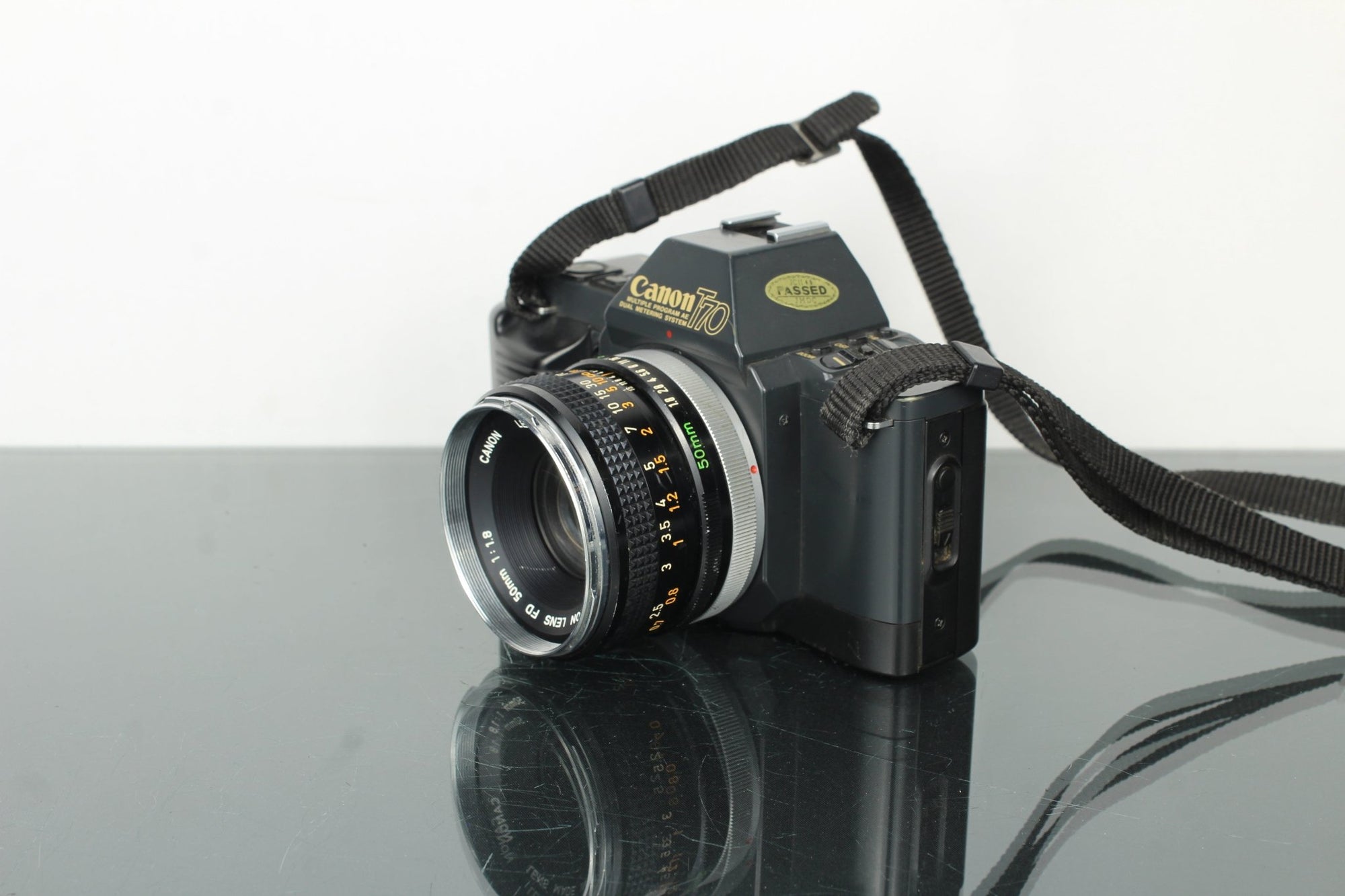 Canon T70 + 50mm 1.8 Canon FD lens - Dutch|Thrift