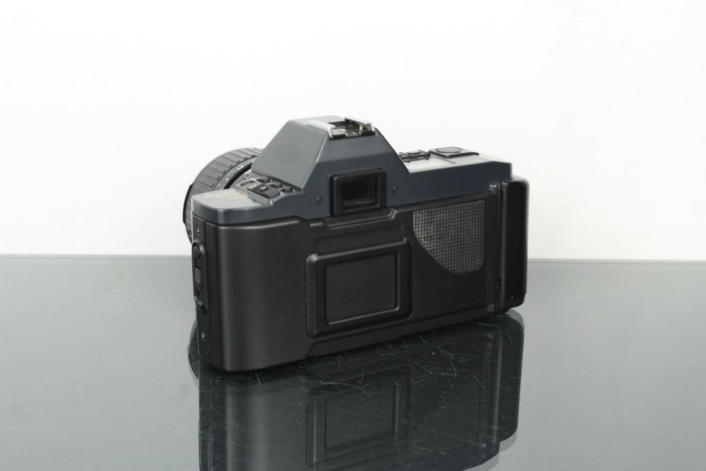 Canon T70 + Canon FD 35 - 70mm 1:3.5 - 4.5 lens (FD Mount) - Dutch|Thrift