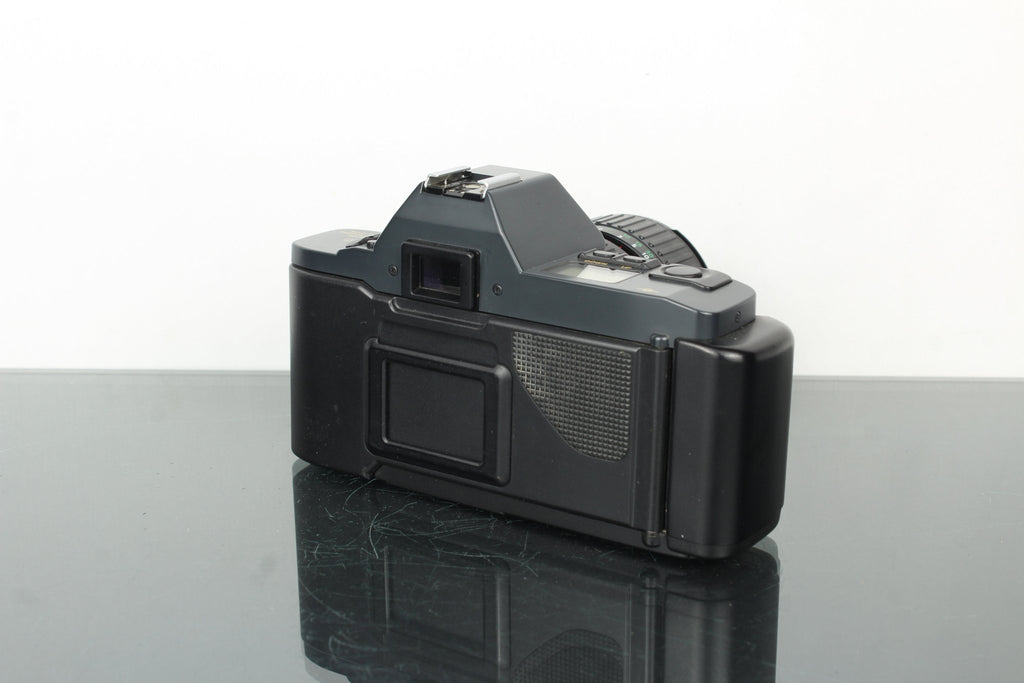 Canon T70 + Canon FD 35 - 70mm 1:3.5 - 4.5 lens (FD Mount) - Dutch|Thrift