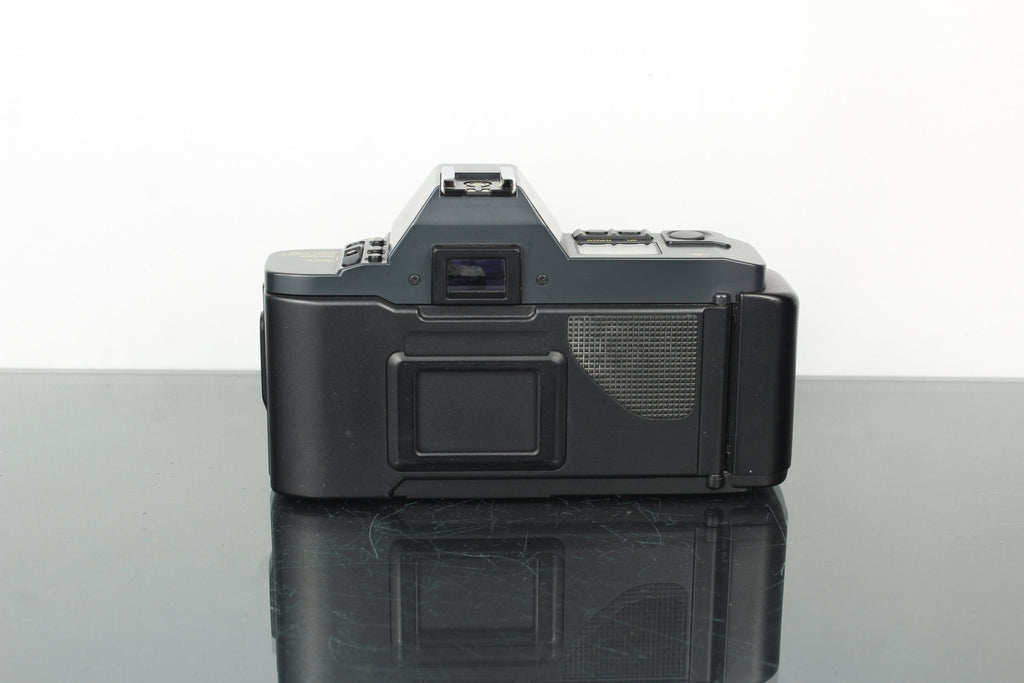 Canon T70 + Canon FD 35 - 70mm 1:3.5 - 4.5 lens (FD Mount) - Dutch|Thrift