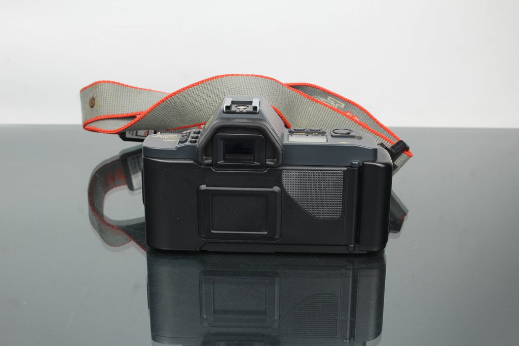 Canon T70 + Sigma 80 - 200mm f/4.5 - 5.6 FD lens - Dutch|Thrift