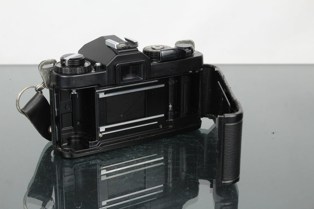 Chinon CE - 4 + Chinon 1:1.9 50mm - Dutch|Thrift