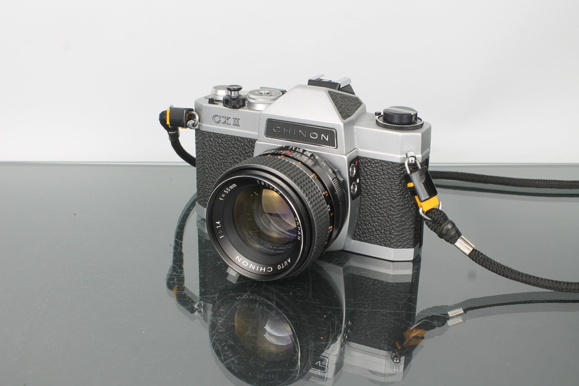 Chinon CX 2 + Auto Chinon 55mm f/1.4 - Dutch|Thrift