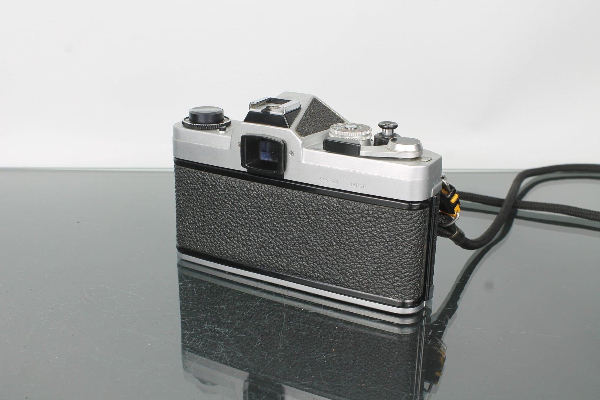 Chinon CX 2 + Auto Chinon 55mm f/1.4 - Dutch|Thrift