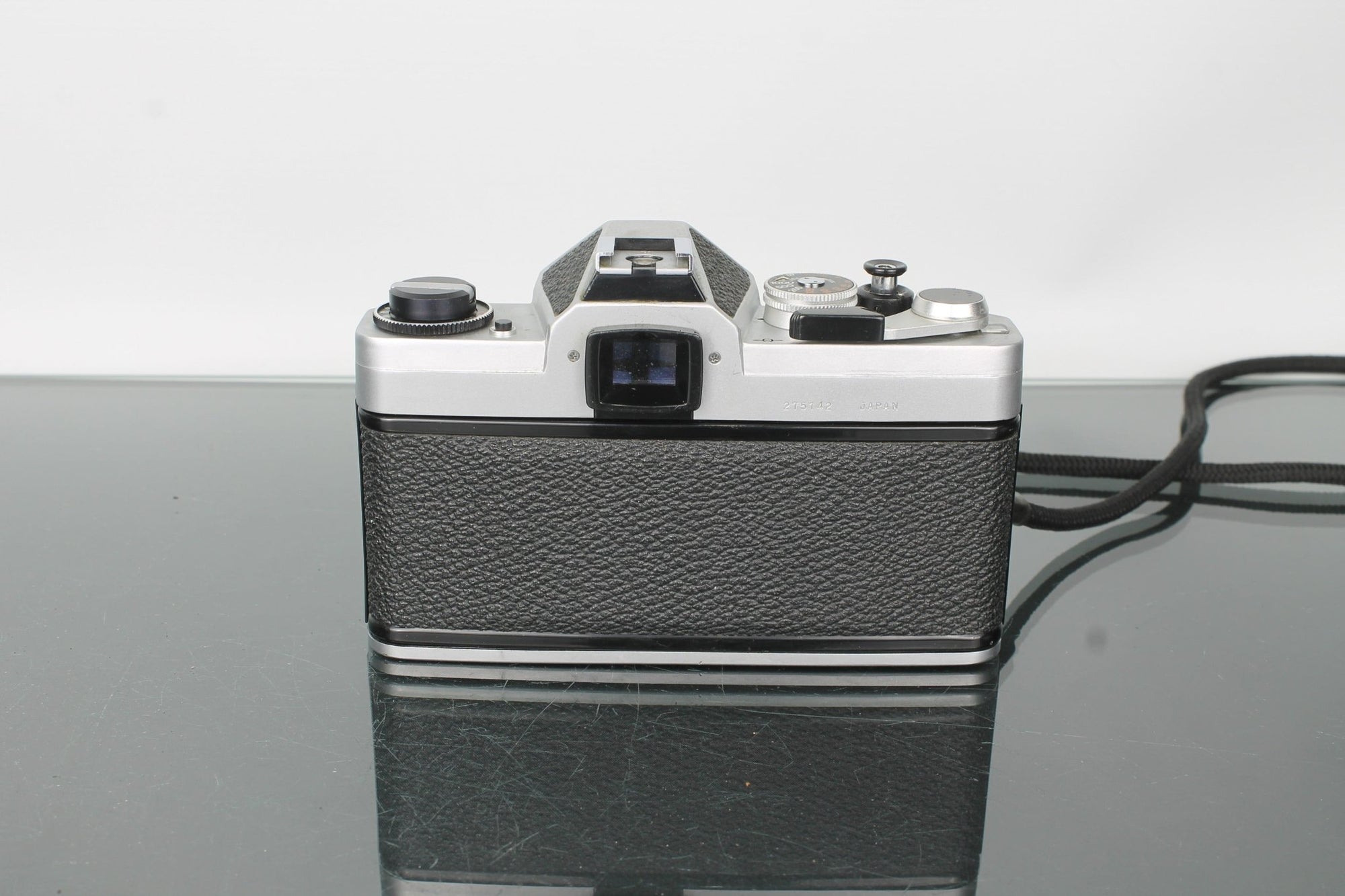 Chinon CX 2 + Auto Chinon 55mm f/1.4 - Dutch|Thrift