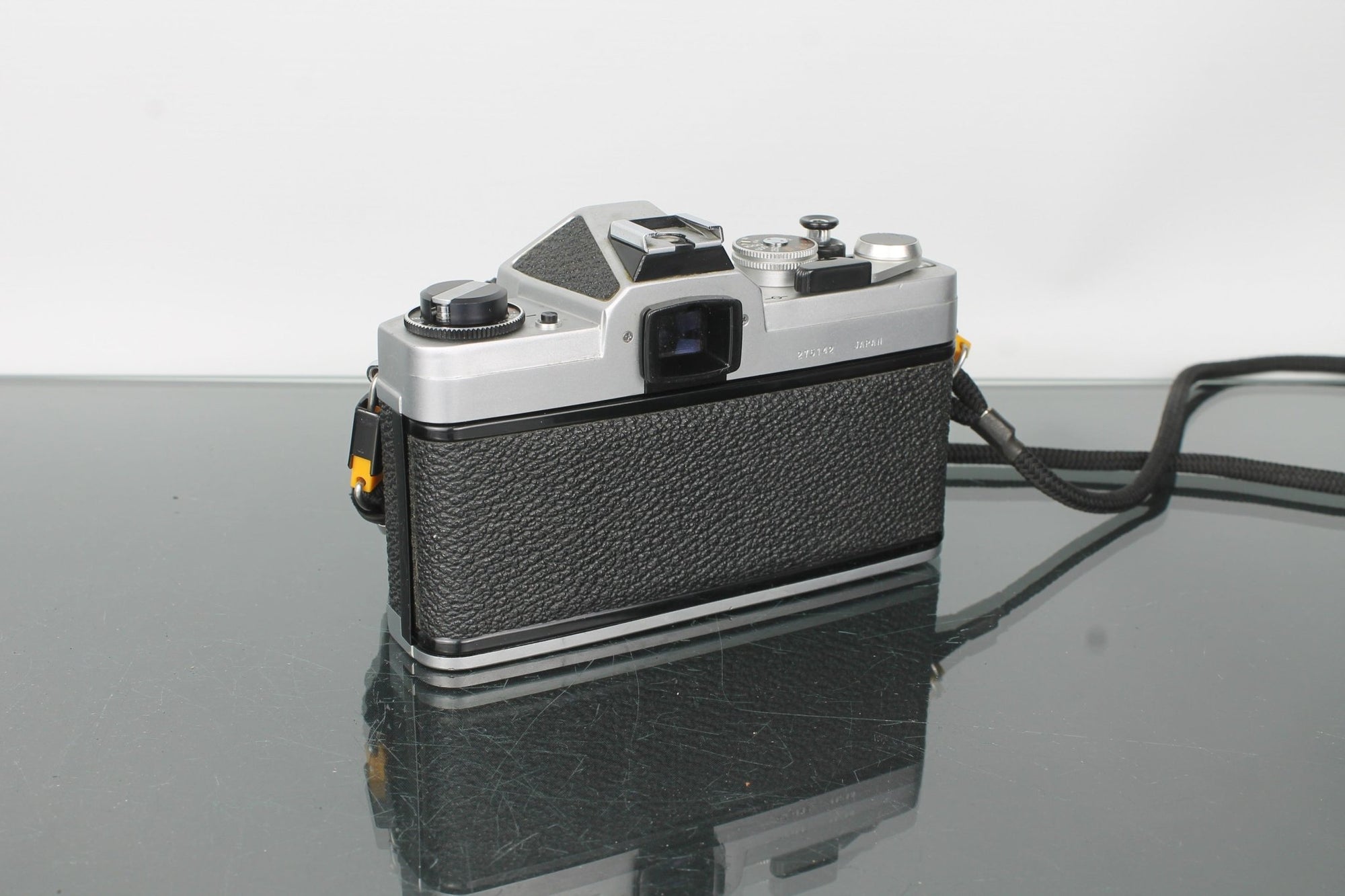 Chinon CX 2 + Auto Chinon 55mm f/1.4 - Dutch|Thrift