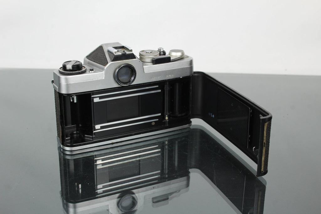 Chinon CX + 55mm 1.7 Chinon lens - Dutch|Thrift