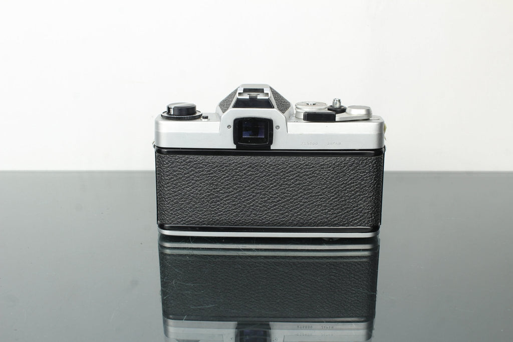 Chinon CX II + Accura 28mm 1:3.5 lens - Dutch|Thrift