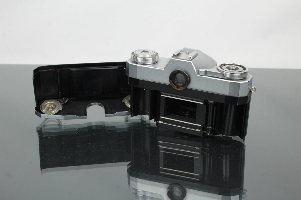Contaflex Zeiss Ikon + Carl Zeiss Tessar 1:2.8 f - 50mm lens - Dutch|Thrift