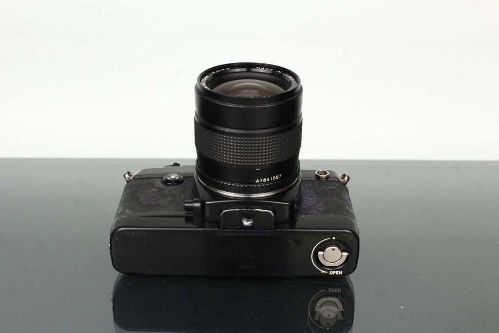 Contax 137 MD Quartz + Yashica ML Zoom 42 - 75mm f/3.5 - 4.5 - Dutch|Thrift