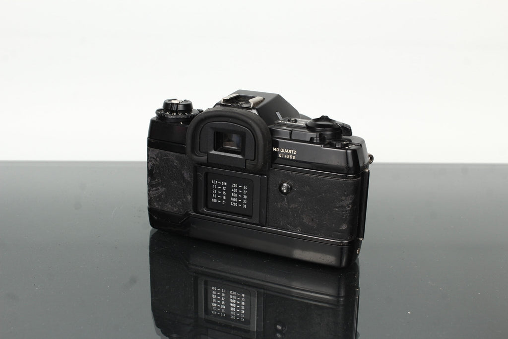 Contax 137 MD Quartz + Yashica ML Zoom 42 - 75mm f/3.5 - 4.5 - Dutch|Thrift