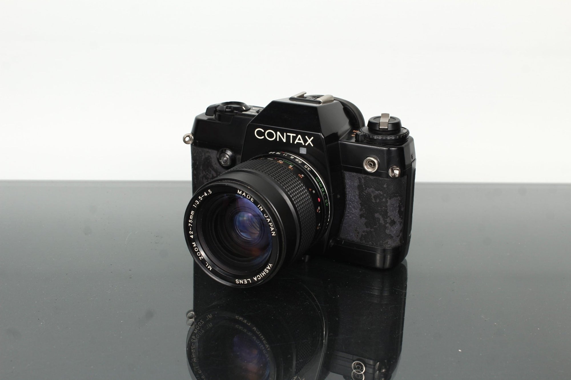 Contax 137 MD Quartz + Yashica ML Zoom 42 - 75mm f/3.5 - 4.5 - Dutch|Thrift