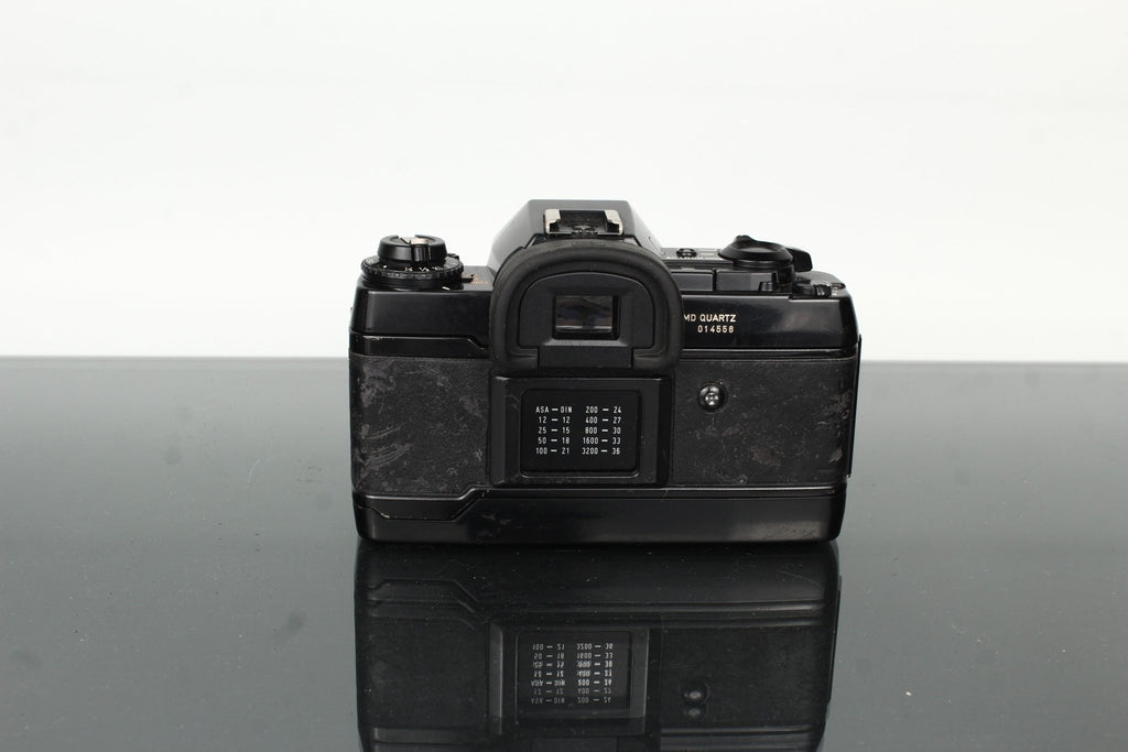 Contax 137 MD Quartz + Yashica ML Zoom 42 - 75mm f/3.5 - 4.5 - Dutch|Thrift