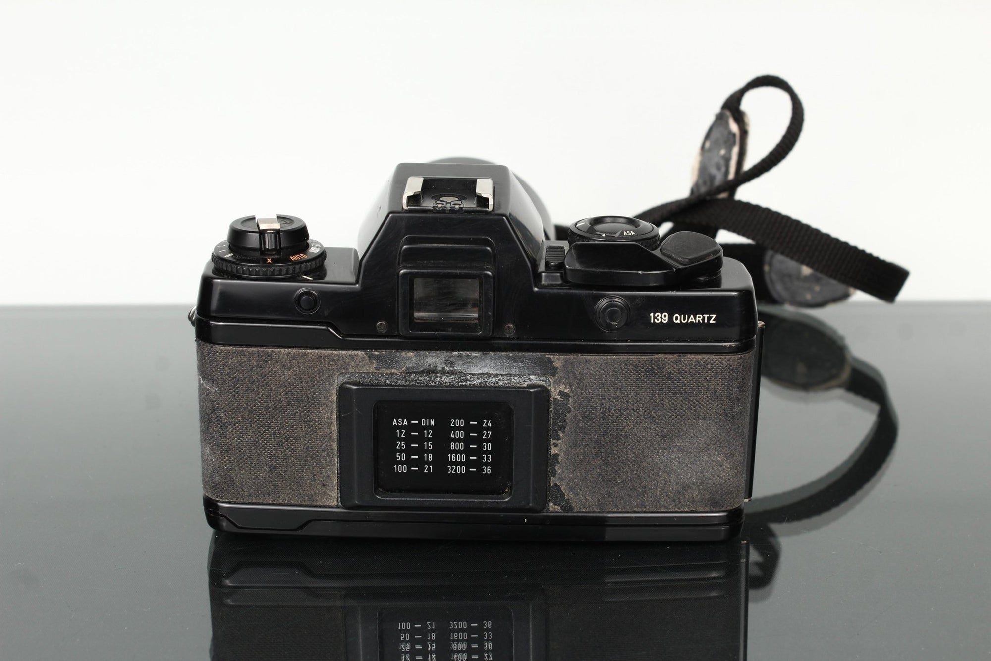 Contax 139 Quartz + Yashica ML 135mm f/2.8 - Dutch|Thrift