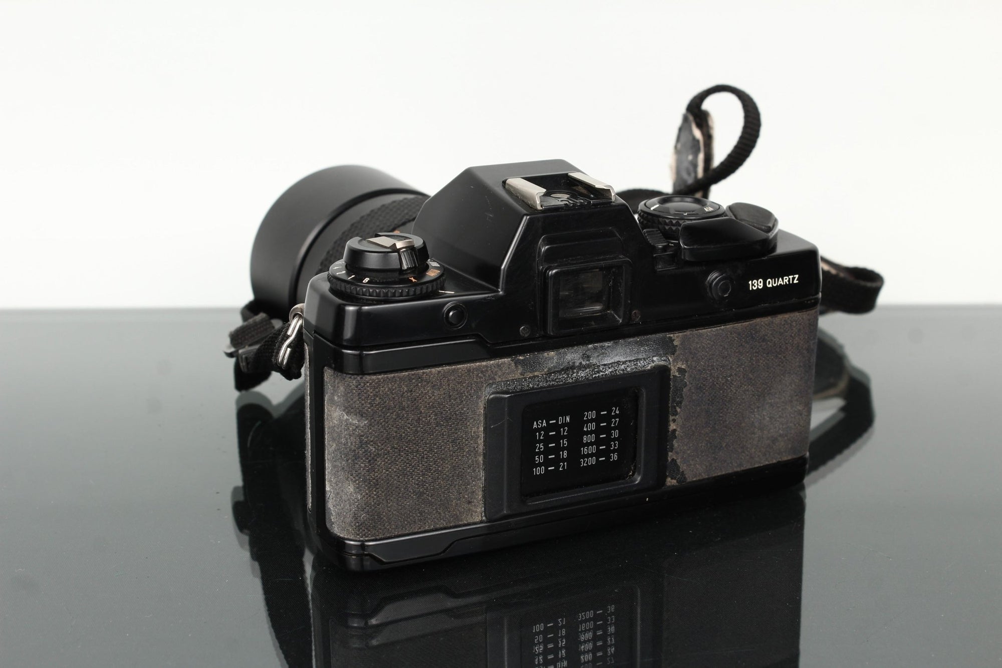 Contax 139 Quartz + Yashica ML 135mm f/2.8 - Dutch|Thrift