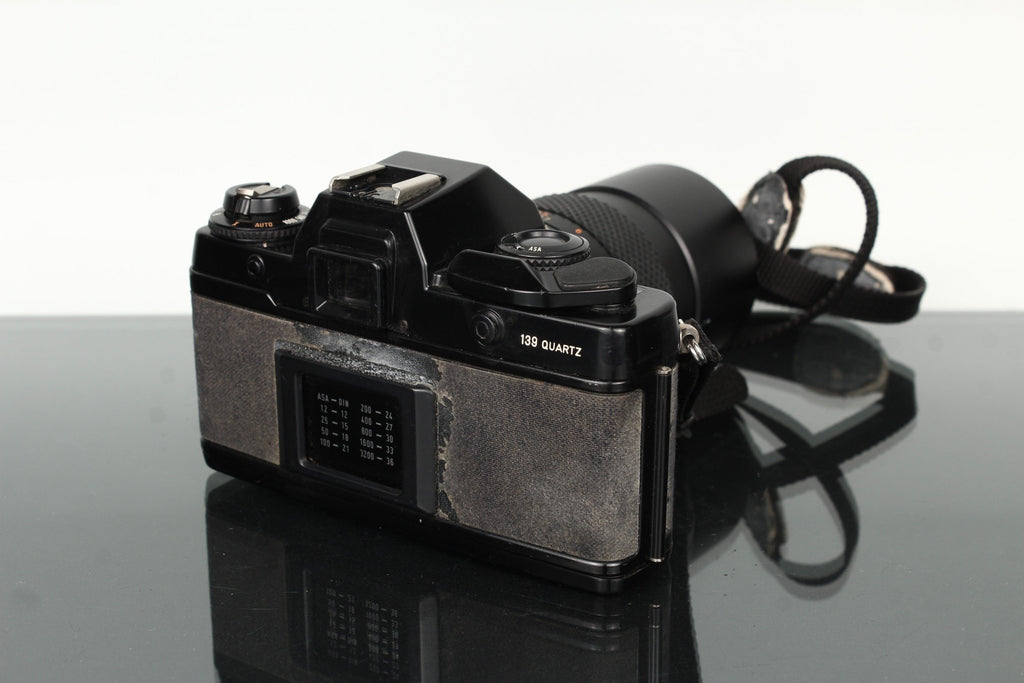 Contax 139 Quartz + Yashica ML 135mm f/2.8 - Dutch|Thrift