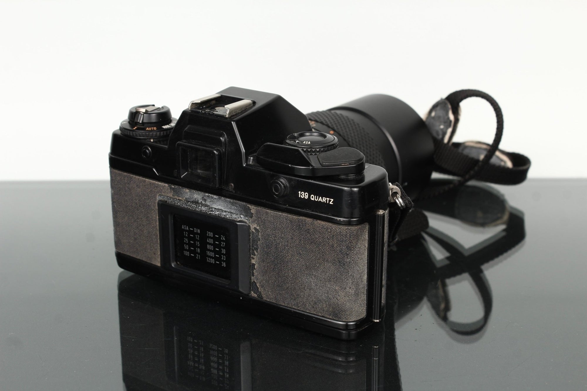 Contax 139 Quartz + Yashica ML 135mm f/2.8 - Dutch|Thrift