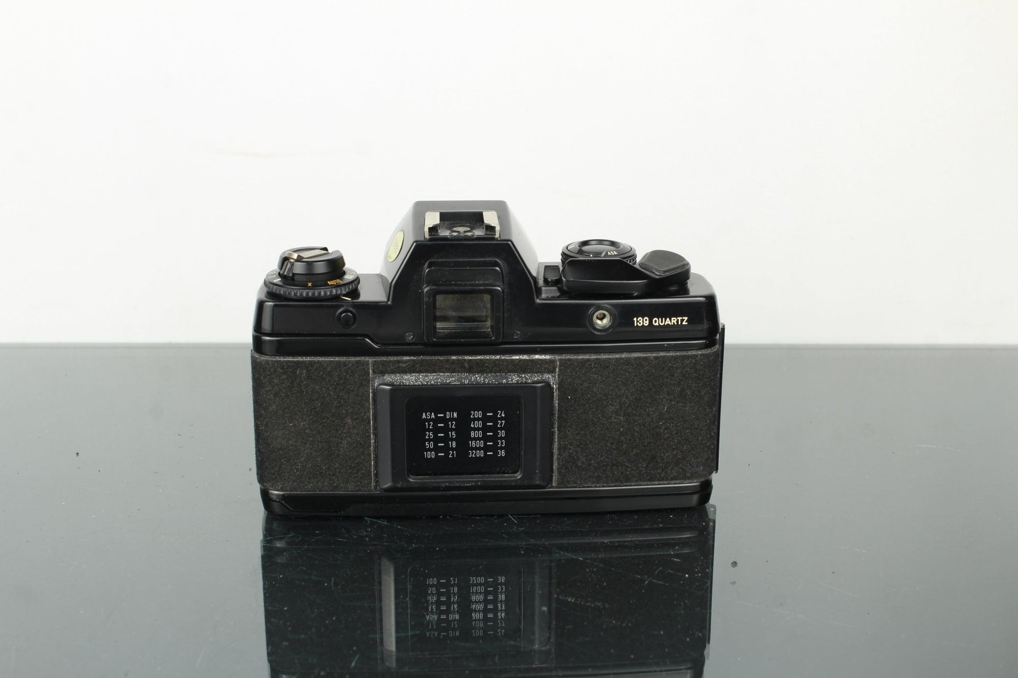 Contax 139 Quartz + Yashica ML 50mm 1:1.4 lens - Dutch|Thrift