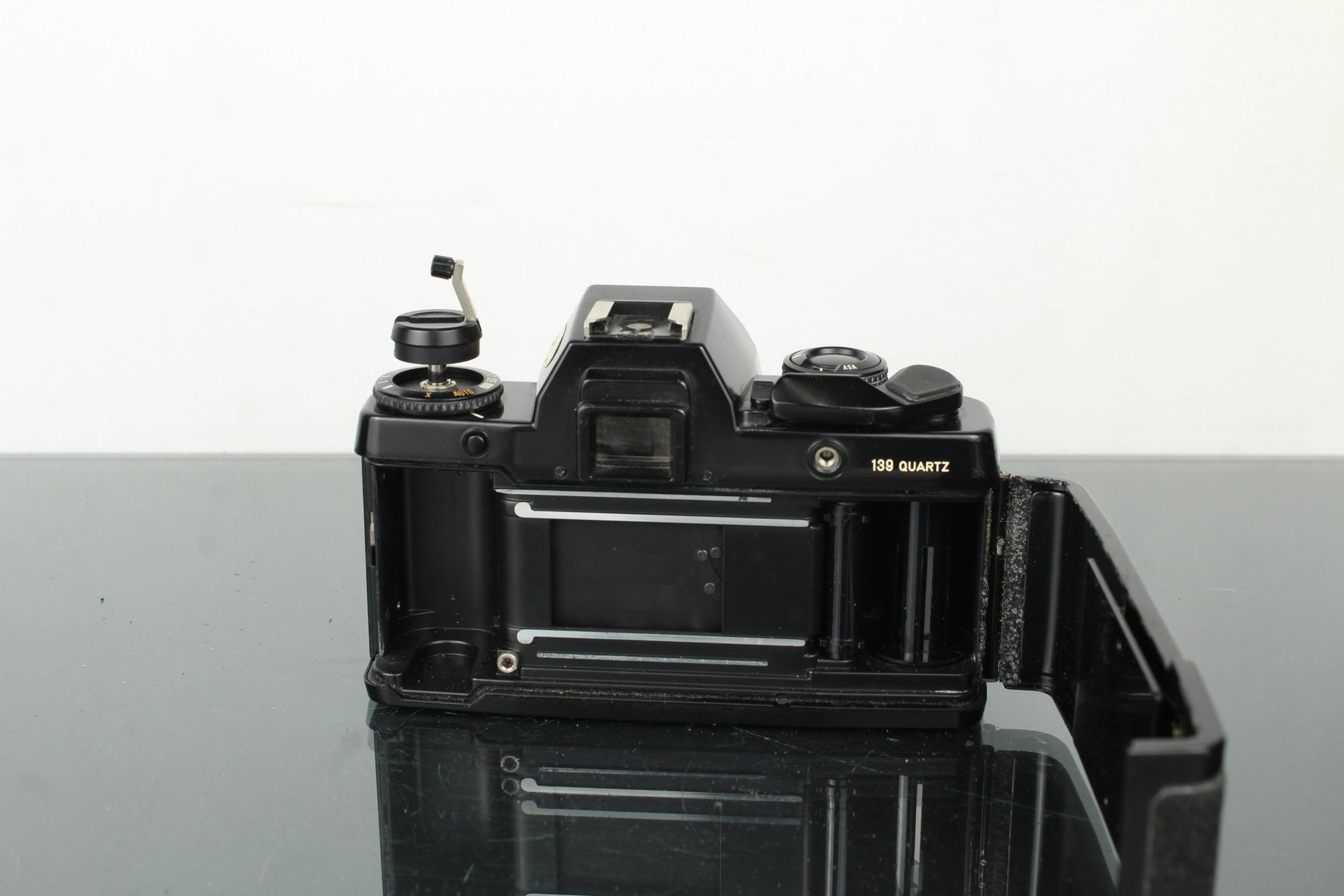 Contax 139 Quartz + Yashica ML 50mm 1:1.4 lens - Dutch|Thrift