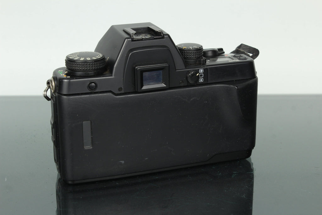 Contax Aria + Yashica ML 28mm f/2.8 - Dutch|Thrift