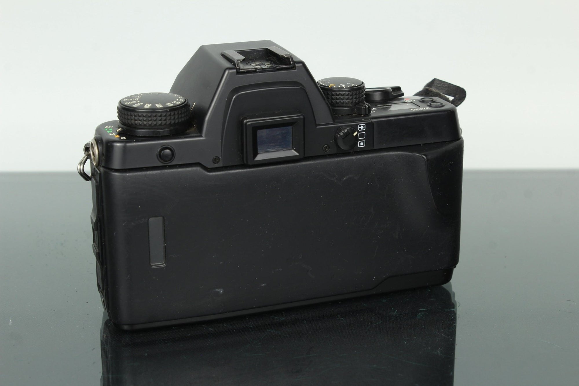 Contax Aria + Yashica ML 28mm f/2.8 - Dutch|Thrift