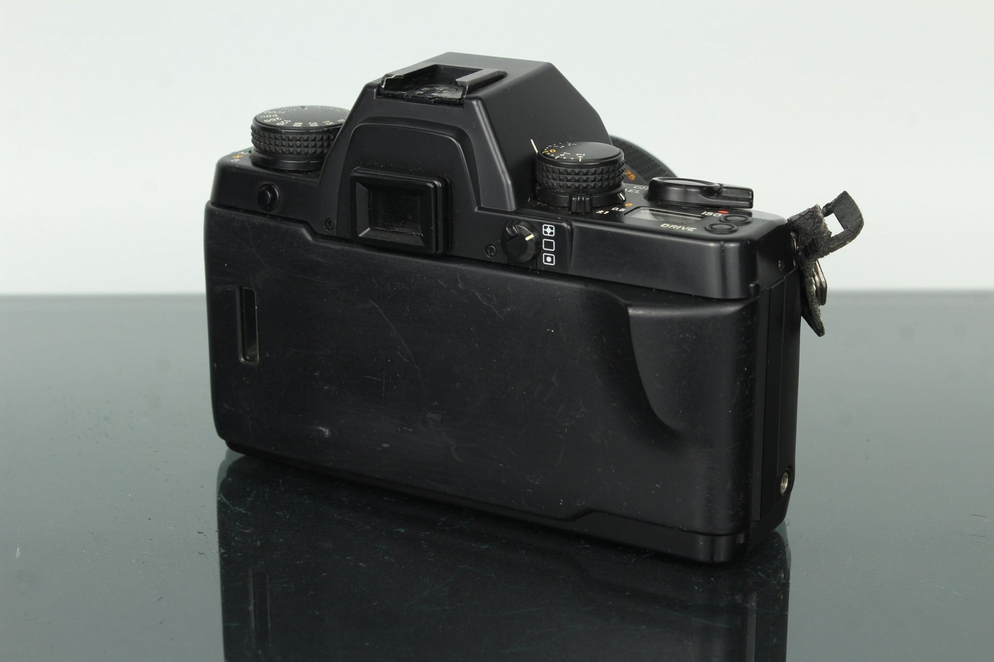 Contax Aria + Yashica ML 28mm f/2.8 - Dutch|Thrift