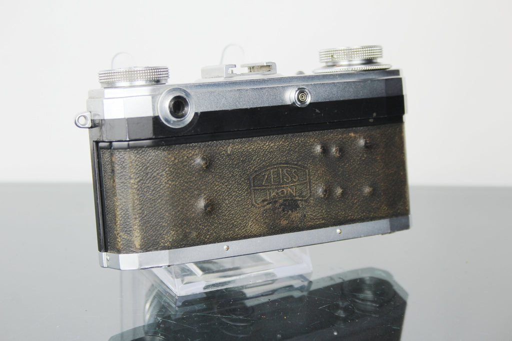 Contax II + Zeiss 50mm f/3.5 lens - Dutch|Thrift