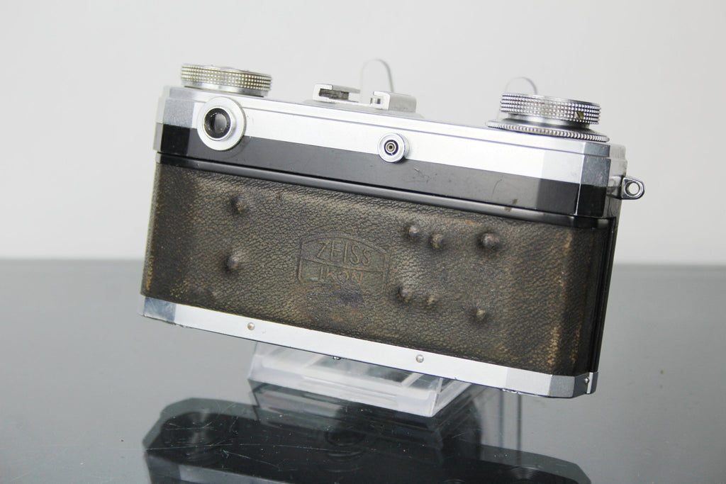 Contax II + Zeiss 50mm f/3.5 lens - Dutch|Thrift