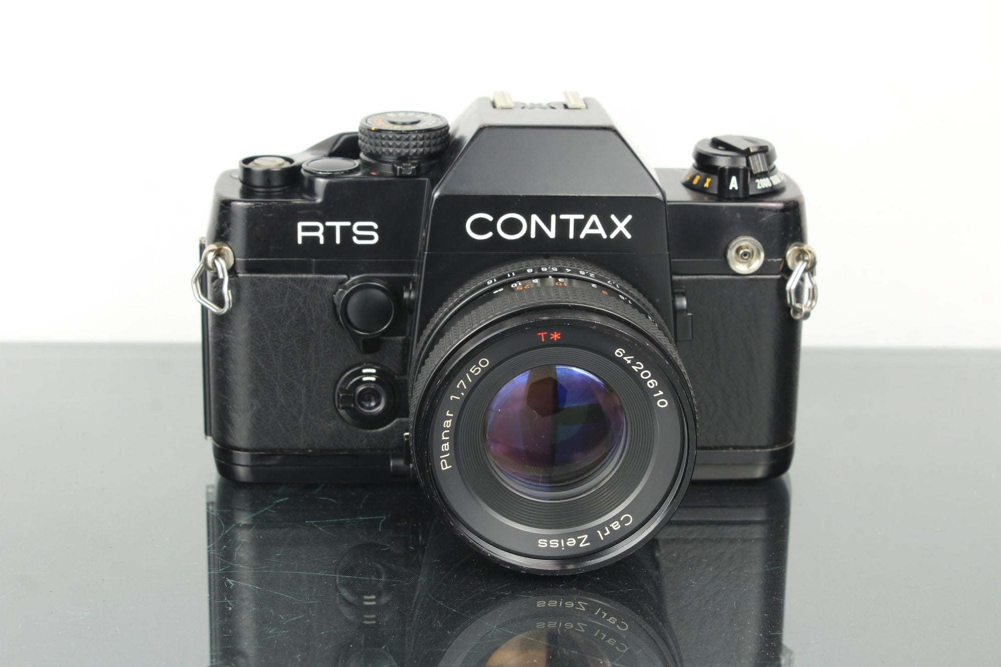 Contax RTS + Carl Zeiss Planar 50mm f/1.7 C/Y lens - Dutch|Thrift