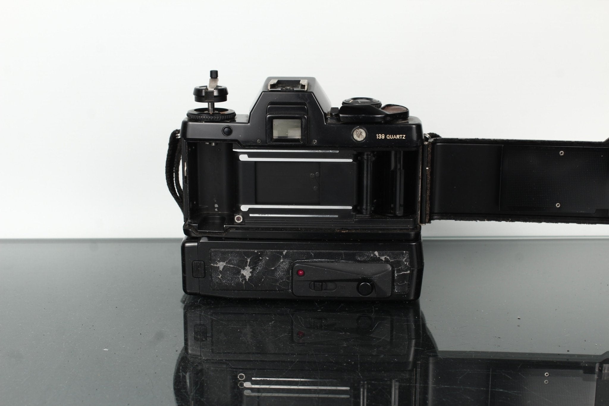 Contax 35mm SLR Camera with Yashica ML 50mm f/2 Lens – Dutch|Thrift