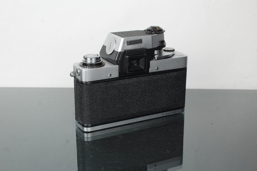 Exakta RTL 1000 + Meyer - Optik Görlitz Oreston 50mm f/1.8 M42 lens - Dutch|Thrift