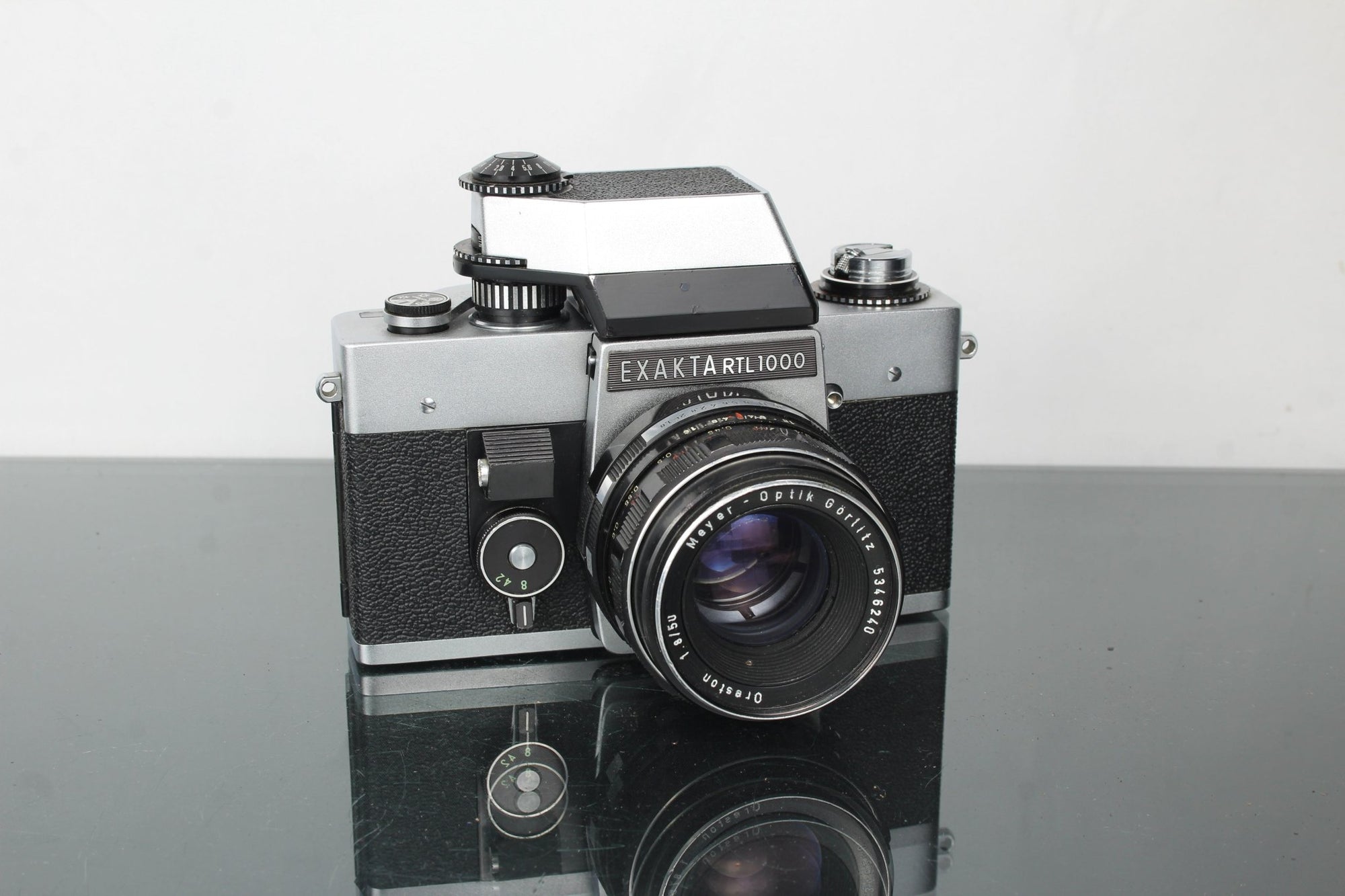 Exakta RTL 1000 + Meyer - Optik Görlitz Oreston 50mm f/1.8 M42 lens - Dutch|Thrift