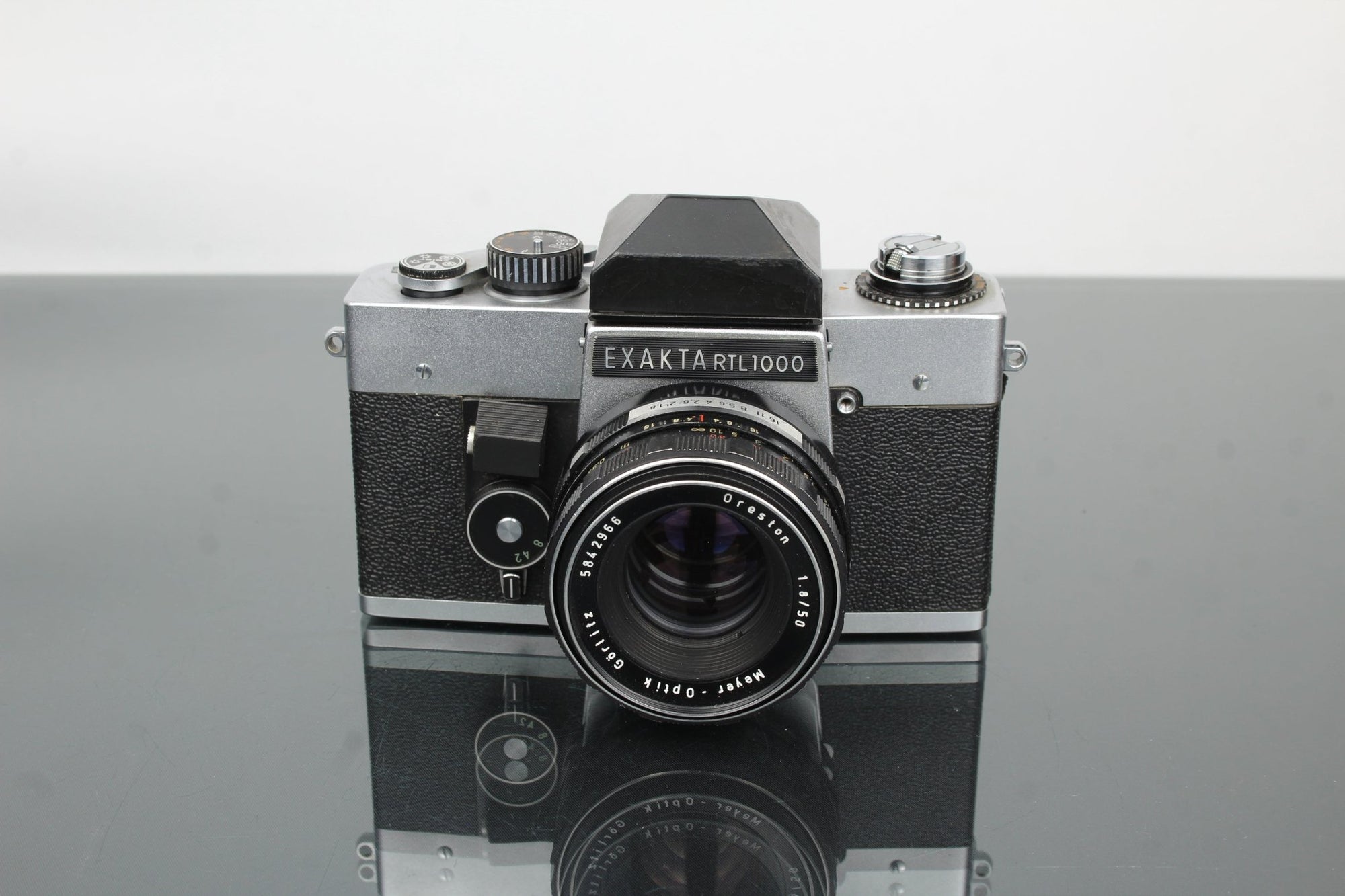 Exakta RTL1000 + Oreston 1.8/50 lens - Dutch|Thrift