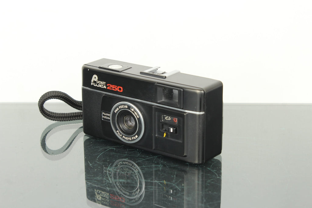 Fujica Pocket 250 - Dutch|Thrift