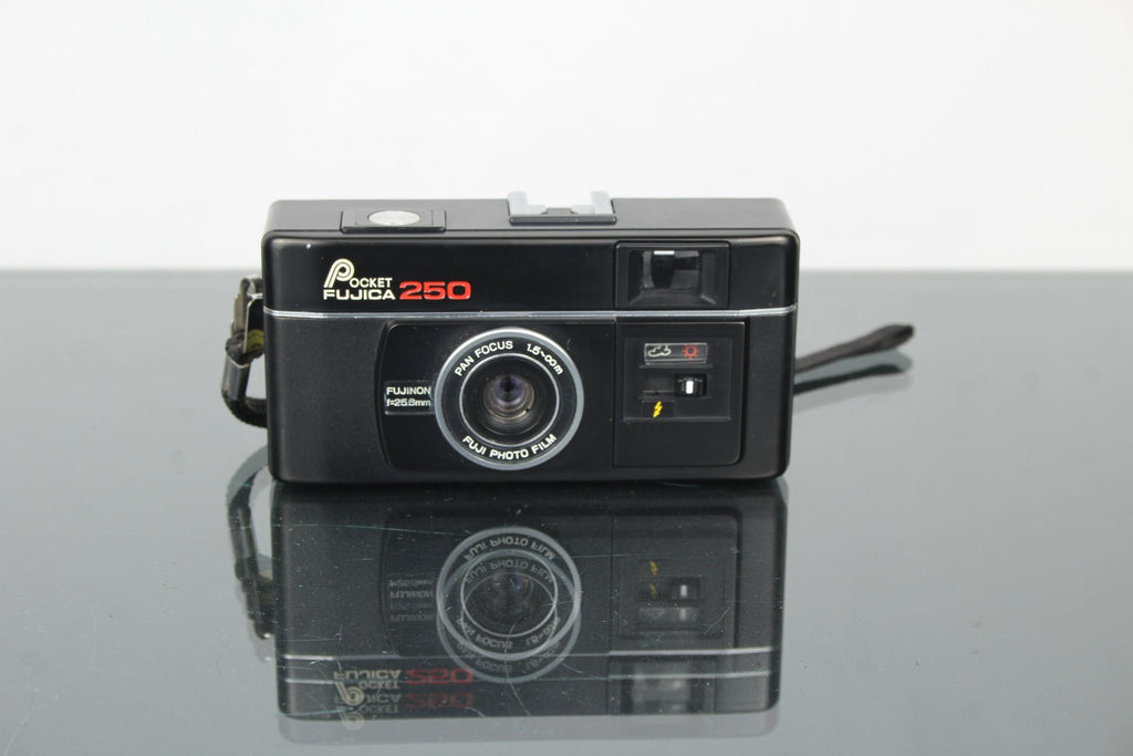 Fujica Pocket 250 - Dutch|Thrift