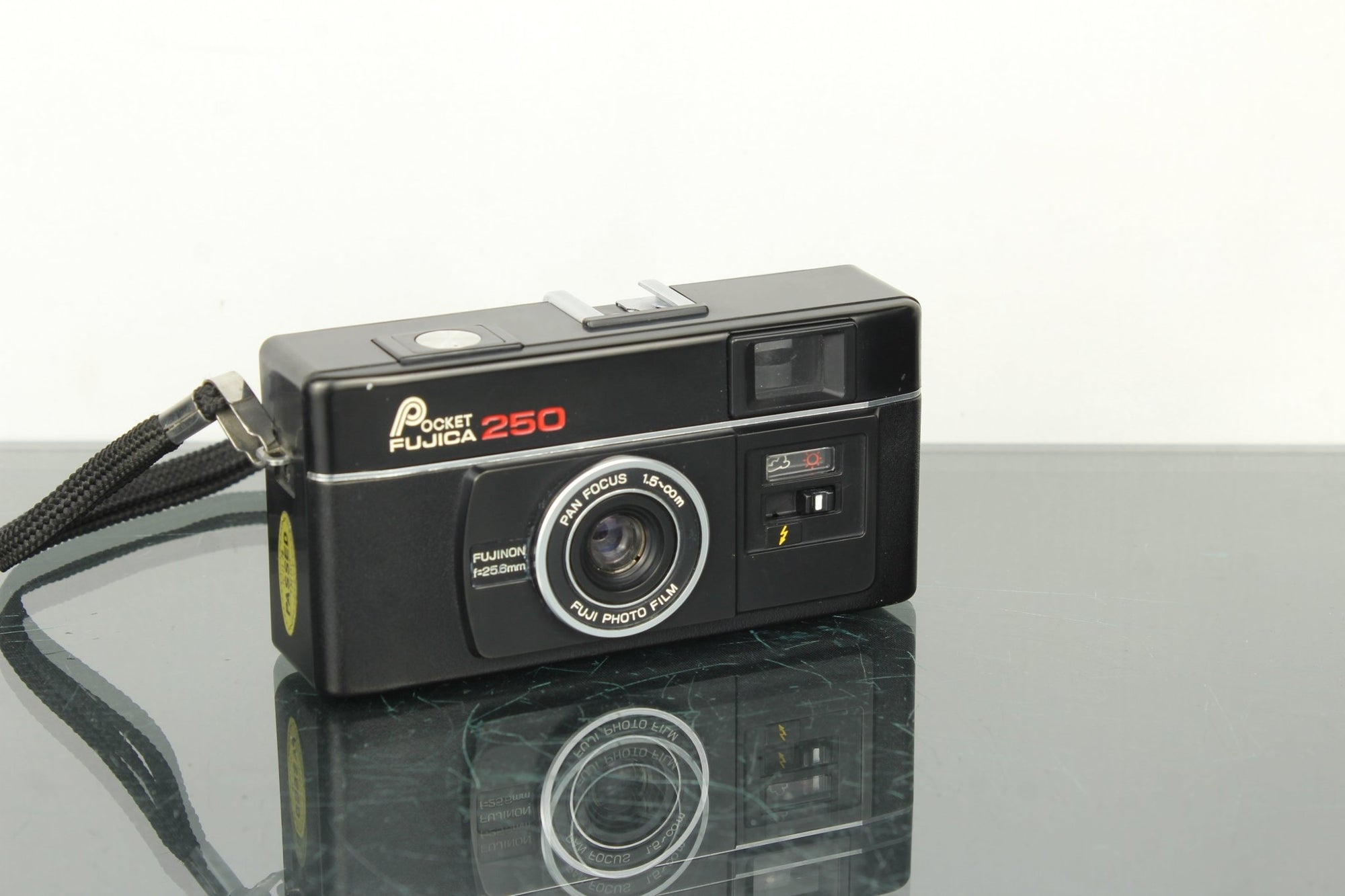 Fujica Pocket 250 - Dutch|Thrift