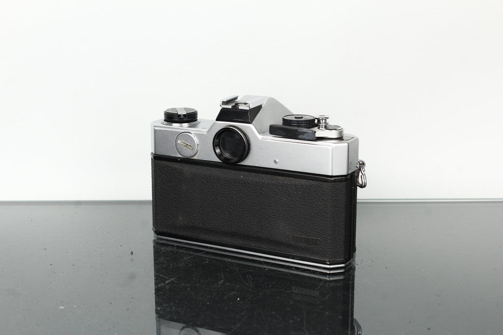 Fujica ST801 + Cosinon 28mm f/2.8 - Dutch|Thrift