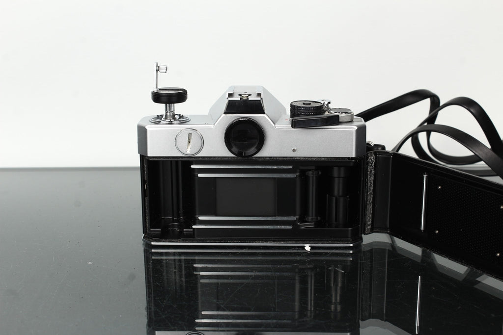 Fujica ST801 Fujinon 55mm f/1.8 - Dutch|Thrift