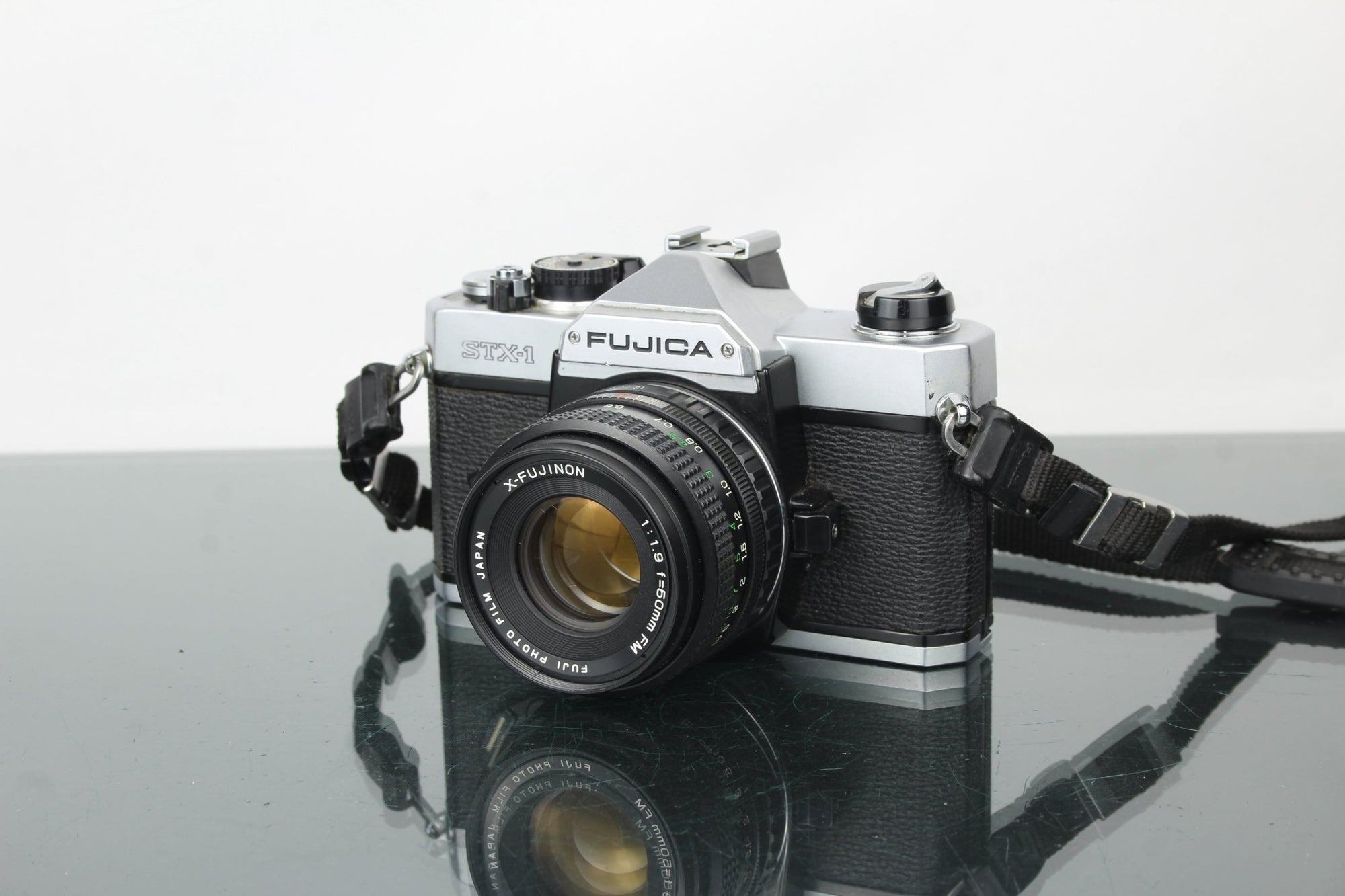 Fujica STX - 1 + 50mm 1.9 Fujinon lens - Dutch|Thrift