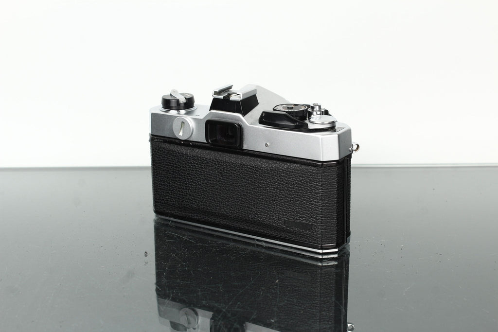 Fujica STX - 1 + Yashikor 35mm f/2.8 - Dutch|Thrift